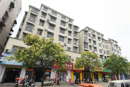 龙都新苑3室2厅2卫14/25车库二楼90万